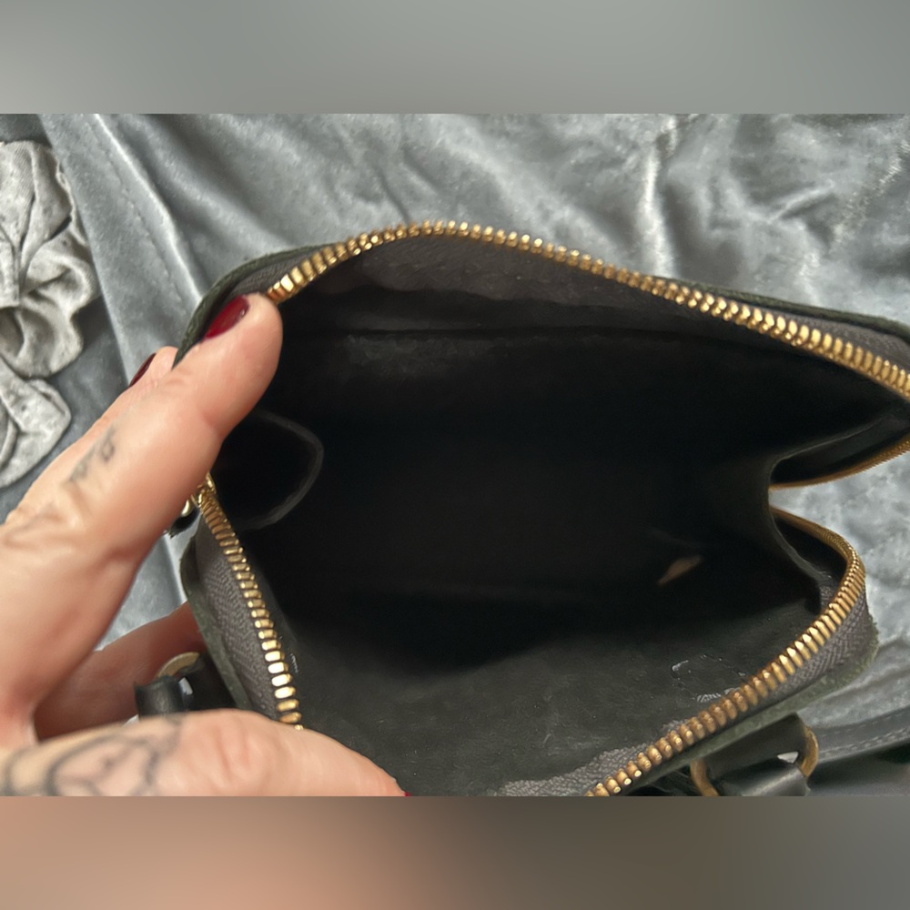 Portland Leather Women’s Black Crossbody Bag Blk - Picture 4 of 5